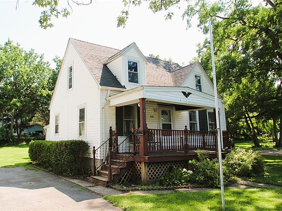 2nd image of 428 Clinton St