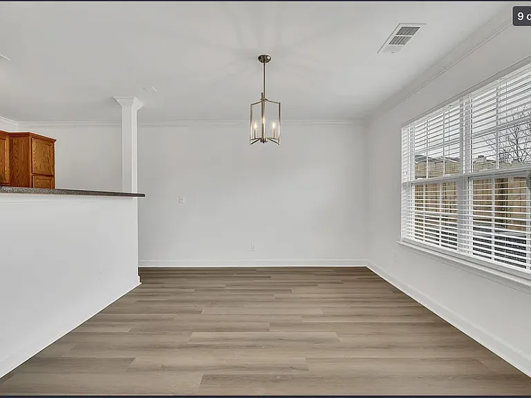 504 Heath Pl — Photo 2