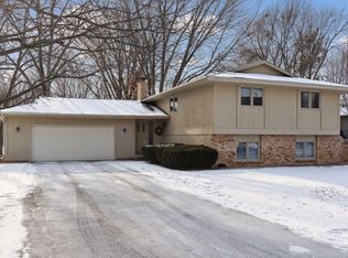 18895 Pheasant Cir, Eden Prairie, MN 55346