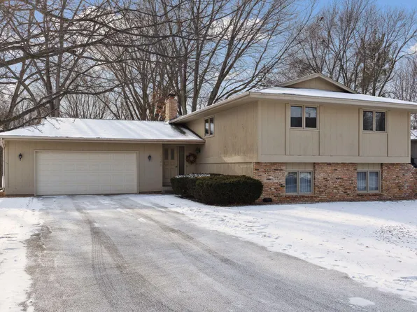 18895 Pheasant Cir, Eden Prairie, MN 55346