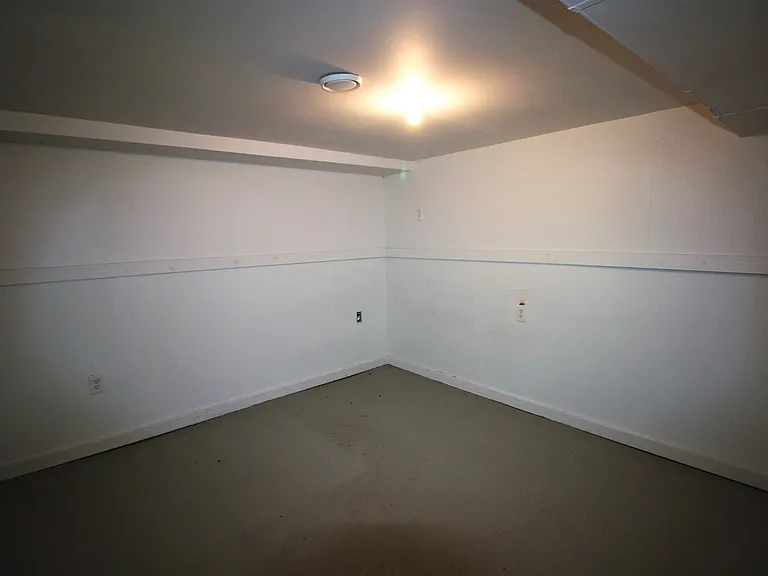 445 Waverly Rd — Photo 3