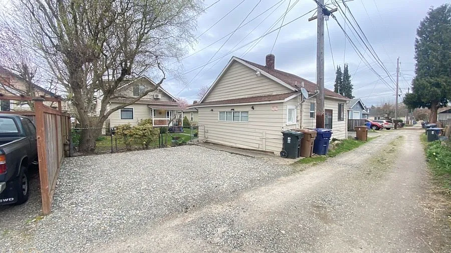 Cute, Private and Clean! 1 Bedroom 1 Bath Cottage — Photo 2