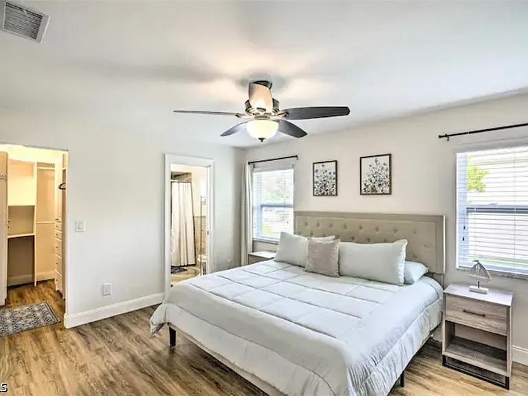 2806 SW 38th Ter — Photo 11