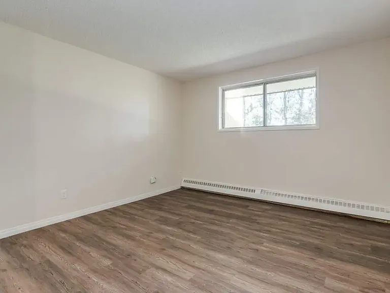 4 Hooper Cres NW — Photo 21