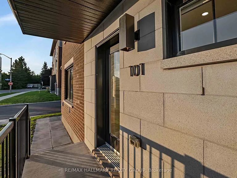 422 Rolling Meadow Cres — Photo 4