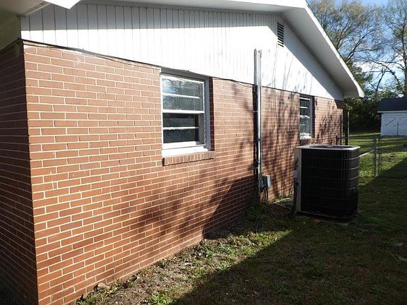 4th image of 1411 S Cheney Dr