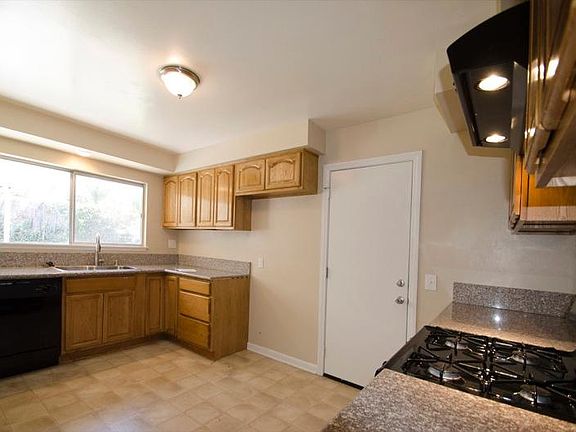 5th image of 6093 Hudson Ave