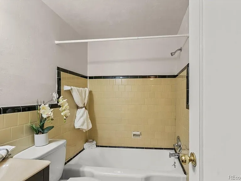 525 N Jackson St #103 — Photo 4
