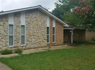 1213 Storyglen St, Irving, TX 75062