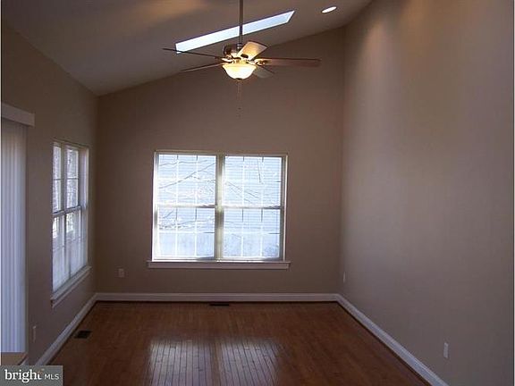 3rd image of 116 Grove Mansion Way