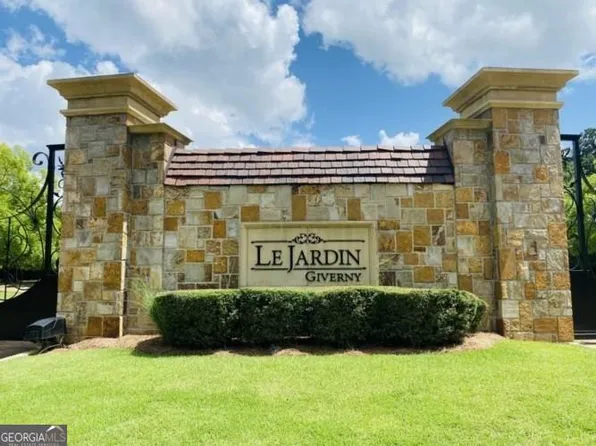 8372 Le Jardin Blvd, Fairburn, GA 30213