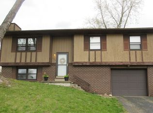 636 Huron Dr, Heath, OH