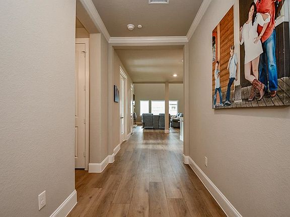 5th image of 2403 Park Square Dr