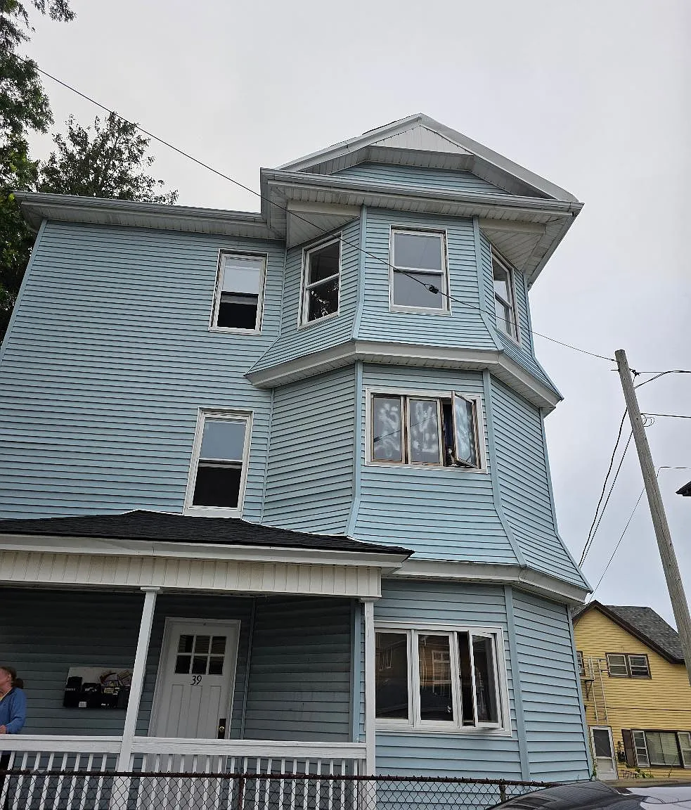 3 bed, 1400 sqft, $1,500 — Photo 1