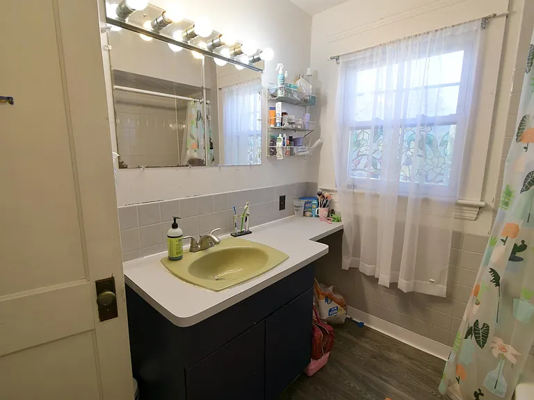2282 Grandview Ave — Photo 17