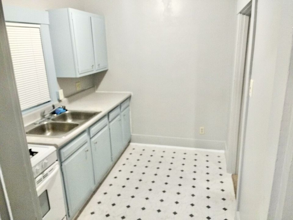 1st image of 715 E 5th St #1/2