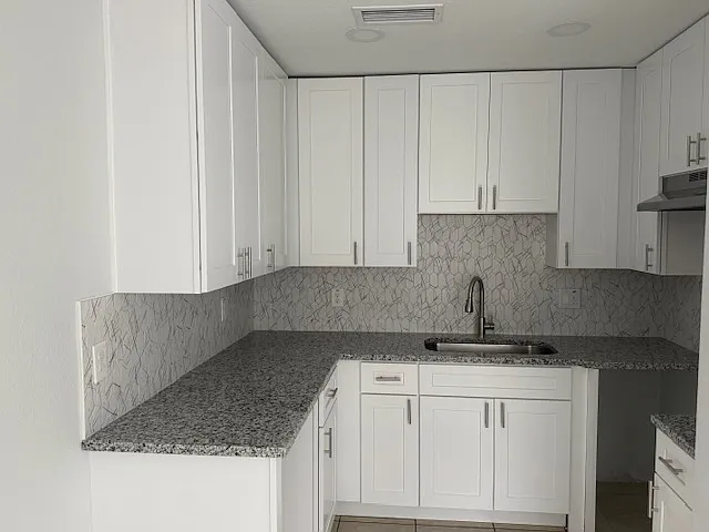Pacifico Apartments — Photo 17
