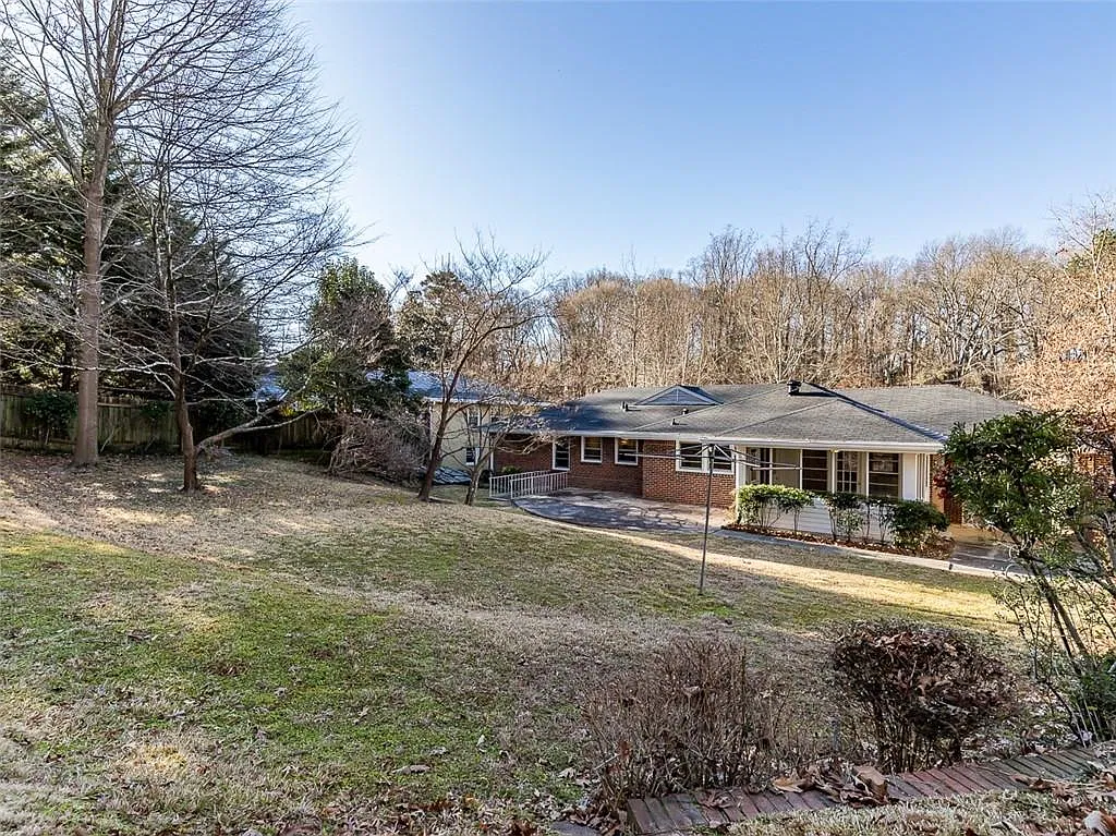 3 bed, 2.0 bath, 1676 sqft, $3,800 — Photo 3