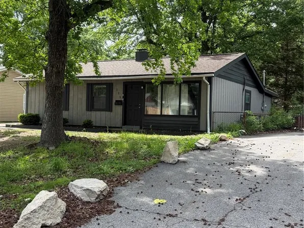 125 Saint Robert Dr, Cahokia, IL 62206