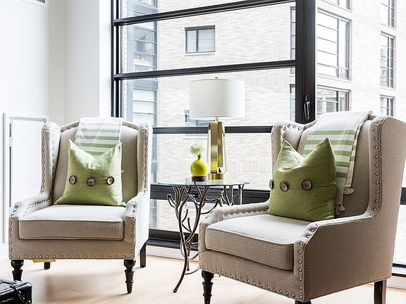 5th image of 580 Washington St #812