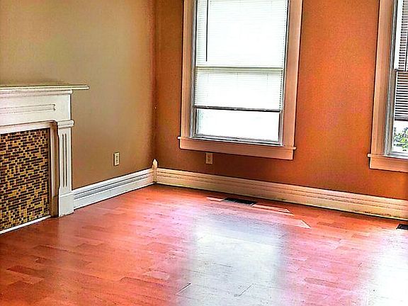 3rd image of 126 Nassau St
