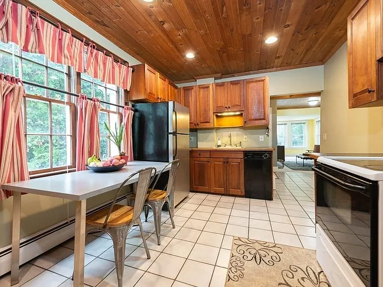4 Elm St #1 — Photo 4