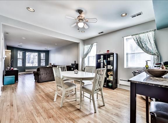Living room / dining room