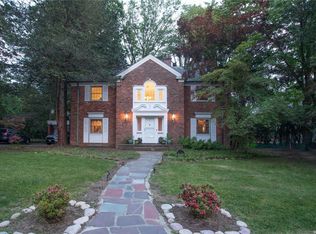 4 Wilbur Dr, Great Neck, NY 11021