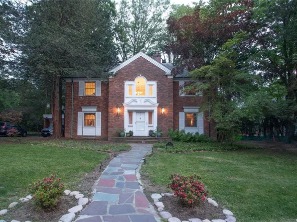 4 Wilbur Drive, Great Neck, NY 11021