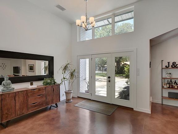 4th image of 6701 Woodcrest Dr