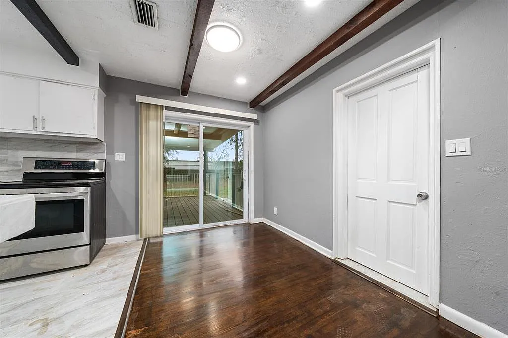 4 bed, 2.0 bath, 1467 sqft, $2,900 — Photo 4