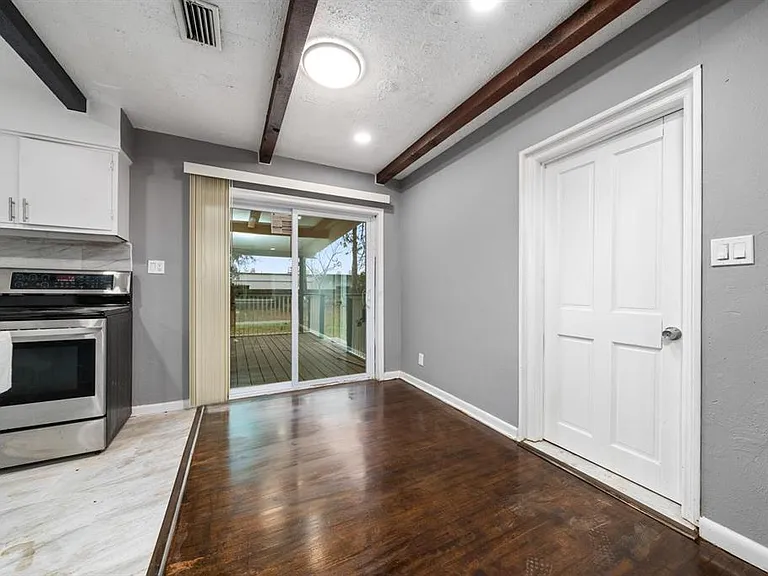 6531 Hill Top Rd — Photo 4