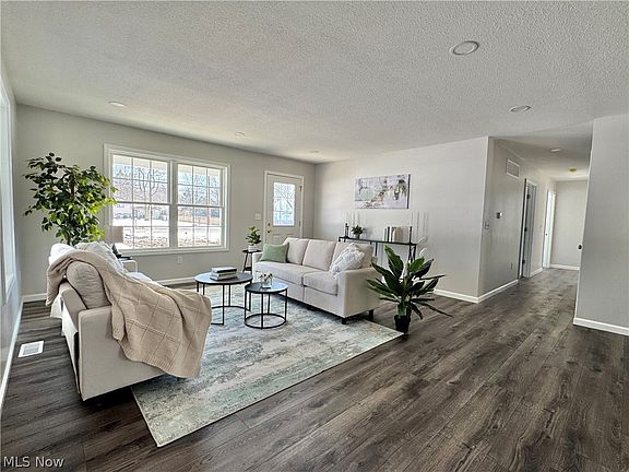 4th image of 406 S Raccoon Rd