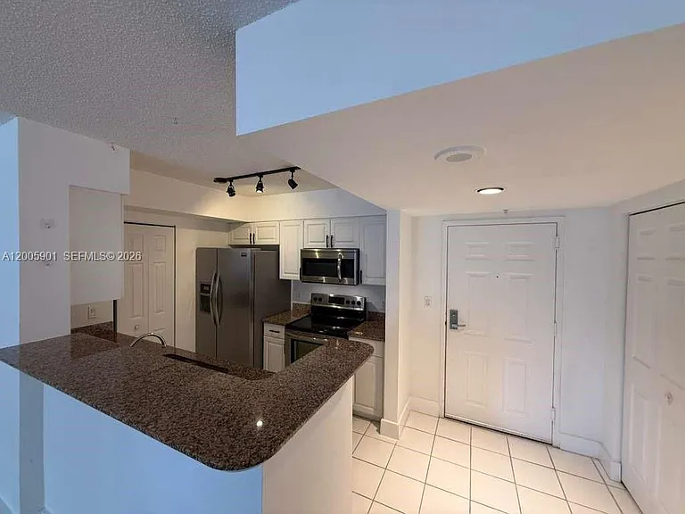 1155 Brickell Bay Dr #606 — Photo 12