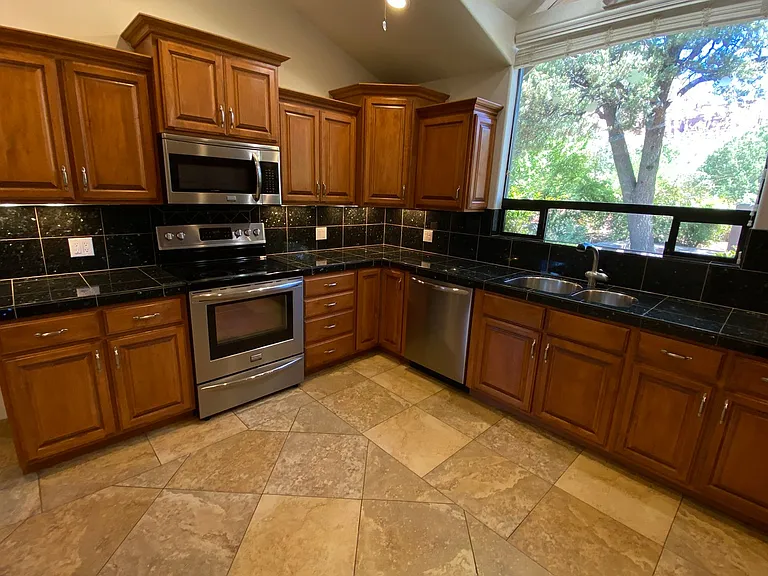 2285 Sanborn Dr — Photo 5