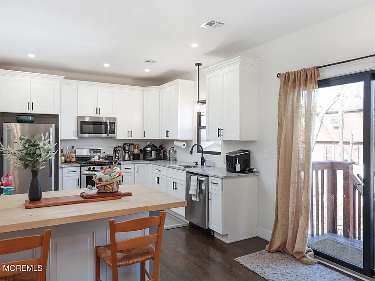 35 Alberta Ave — Photo 16