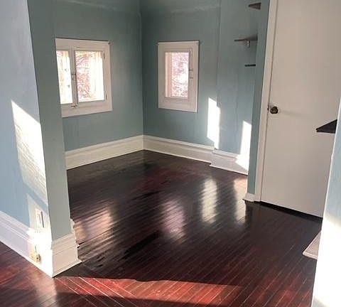 5th image of 925 E Logan Ave #2