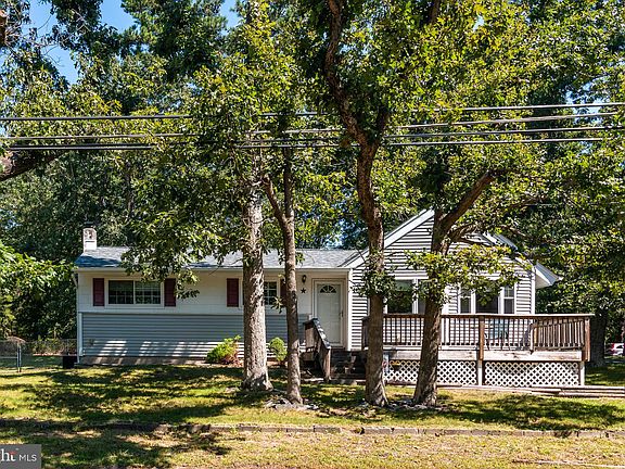 3rd image of 3203 N Lakeshore Dr