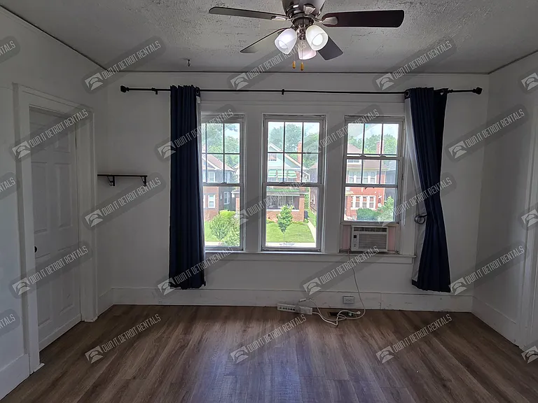 7455 Churchill St — Photo 14