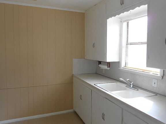 5th image of 4520 SE 27th St