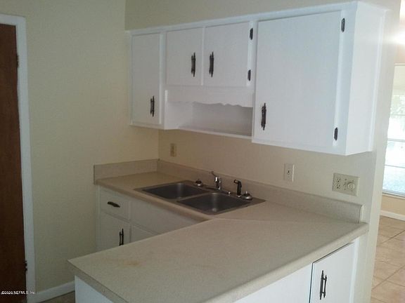 5th image of 1630 Solomon St
