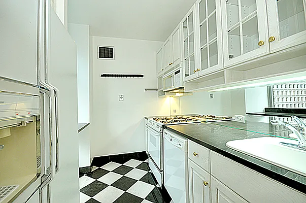 Rented by Cooper & Cooper Real Estate | media 13