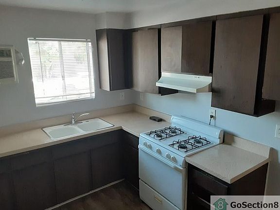 5th image of 17071 Chatsworth St #4