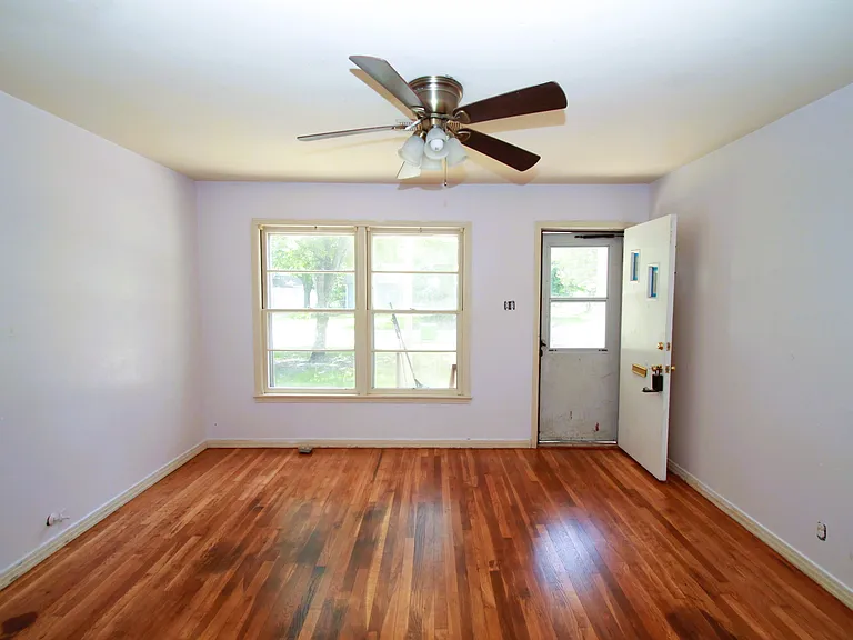 808 Emery St — Photo 3
