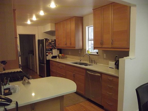 3rd image of 11815 Dinwiddie Dr