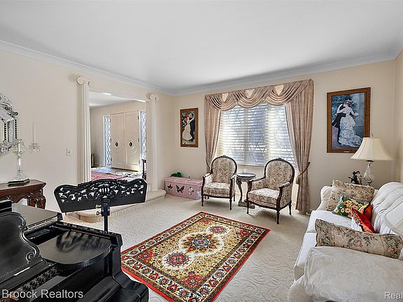 2nd image of 1319 Charrington Rd