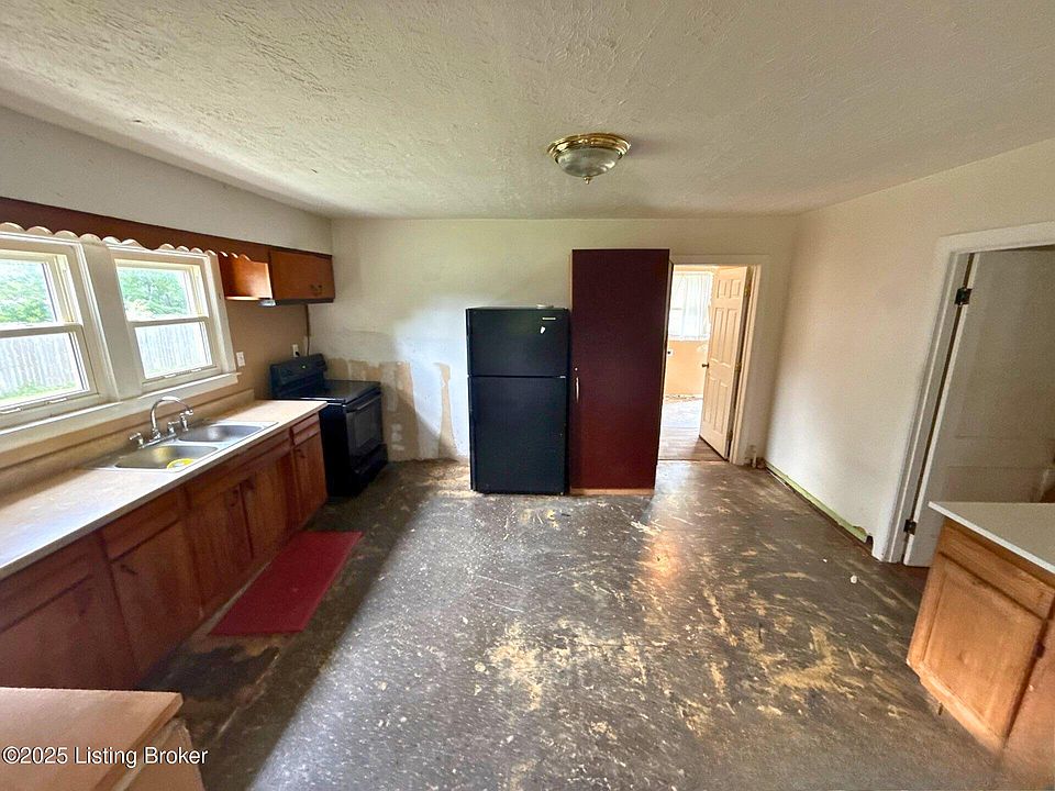 8809 Maple Rd, Louisville, KY 40229 | Zillow