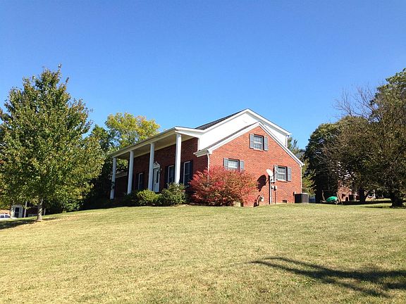 3rd image of 105 Bradford Dr