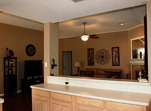 5th image of 8105 Berkshire Dr