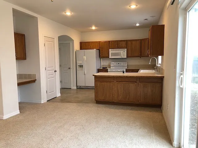 4 Bedroom 2.5 Bath with 2 car garage — Photo 3